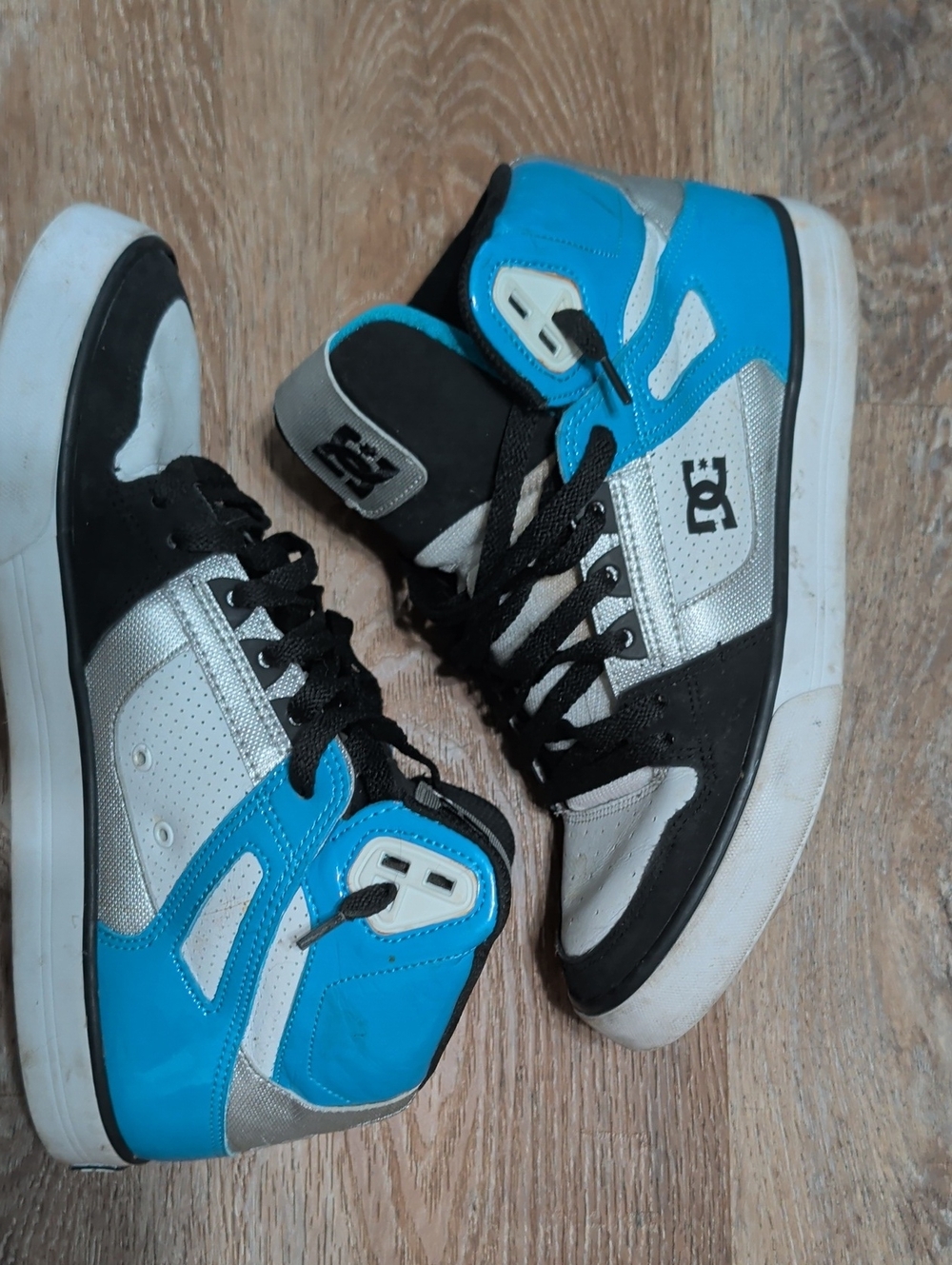 US10 DC High-Top Sneakers in Blue, Black & Silver